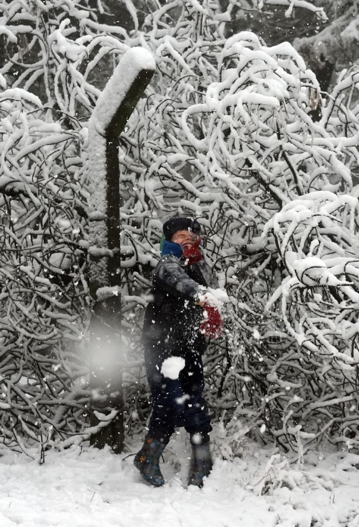 İSTANBUL'DA KAR SÜRPRİZİ |Bu kadarını kimse beklemiyordu... Lapa lapa yağdı! Deniz ve hava trafiği felç G4