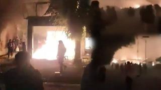 Pakistan'da ortalık karıştı! Evlere benzin döküp ateşe verdiler: En az 33 kişi öldü, 25 kişi yaralandı