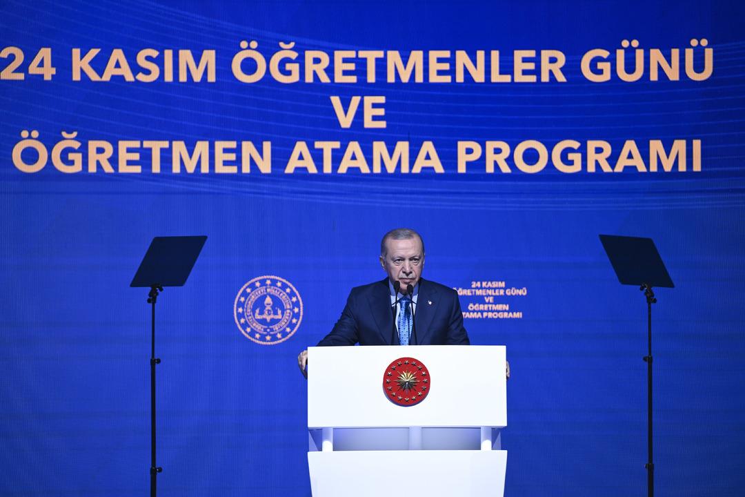 AA-20241123-36273953-36273949-CUMHURBASKANI_ERDOGAN_24_KASIM_OGRETMENLER_GUNU_VE_OGRETMEN_ATAMA_PROGRAMINDA_KONUSTU