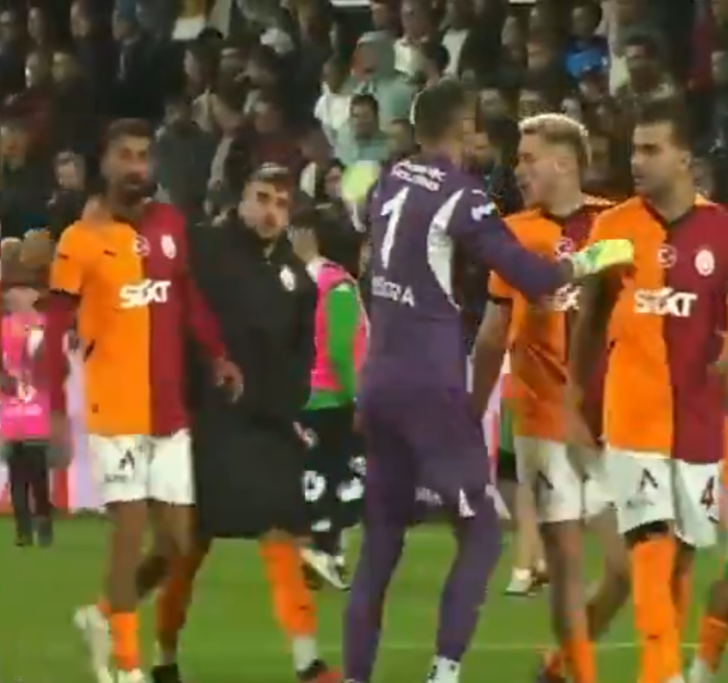 Görüntüler ortaya çıktı! Bodrum FK maçı sonrası Galatasaray'da kavga... Muslera ile Kerem Demirbay birbirine girdi G4