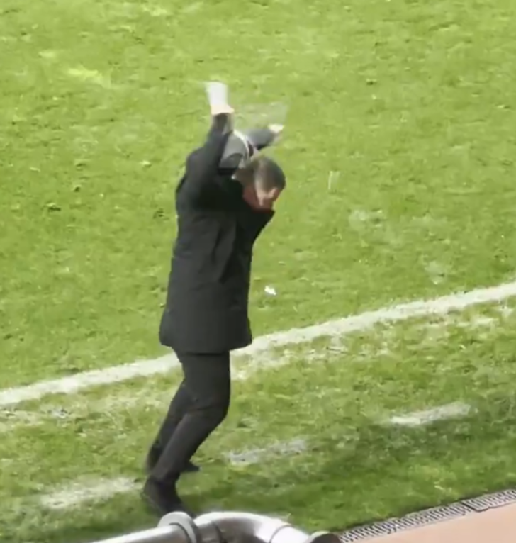 Arda Turan sinirden deliye döndü! Eline ne geçtiyse çimlere fırlattı G3