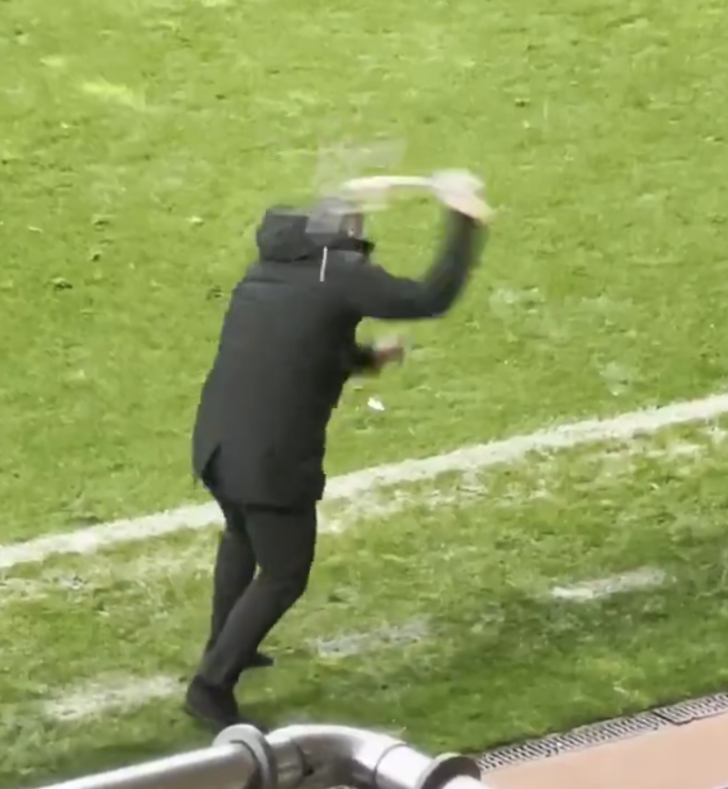 Arda Turan sinirden deliye döndü! Eline ne geçtiyse çimlere fırlattı G4