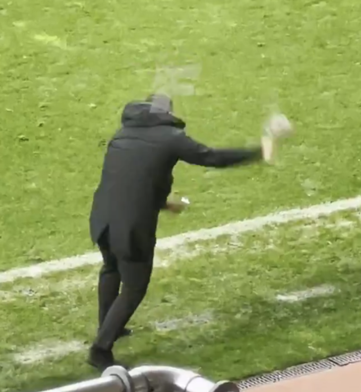 Arda Turan sinirden deliye döndü! Eline ne geçtiyse çimlere fırlattı G5