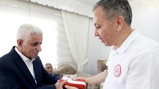 Bakan Yerlikaya o ziyaretinden fotoğraflarla paylaştı: İnlerinde boğmaya devam edeceğiz