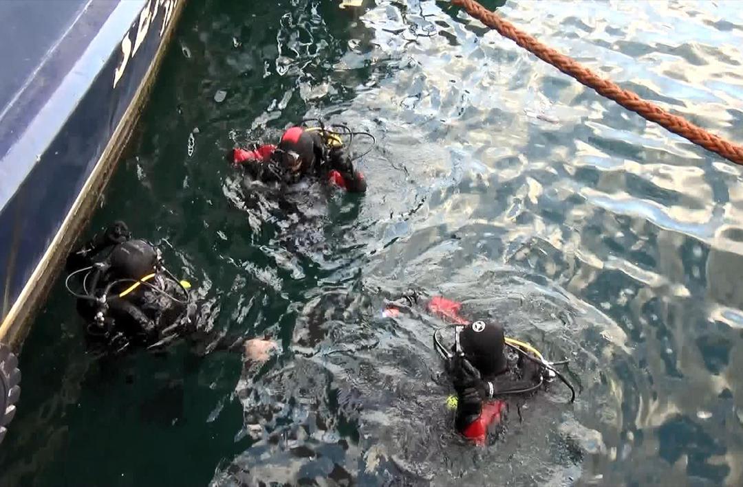 Sahilde y&uuml;r&uuml;y&uuml;ş yapmak istediler ortadan kayboldular! Denize d&uuml;şen kadın ve peşinden atlayan adamdan d&uuml;nden beri haber alınamıyor