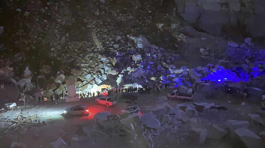 Balıkesir'de mermer ocağında göçük! İşçilerin üzerine kaya düştü