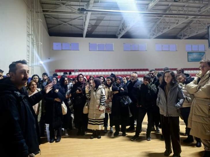 Mahsur kalan 787 vatandaş kurtarılarak misafirhanelere yerleştirildi! 5 çobandan biri hayatını kaybetti: Kent kabusu yaşıyor... 'Zorunlu olmadıkça çıkmayın' G5