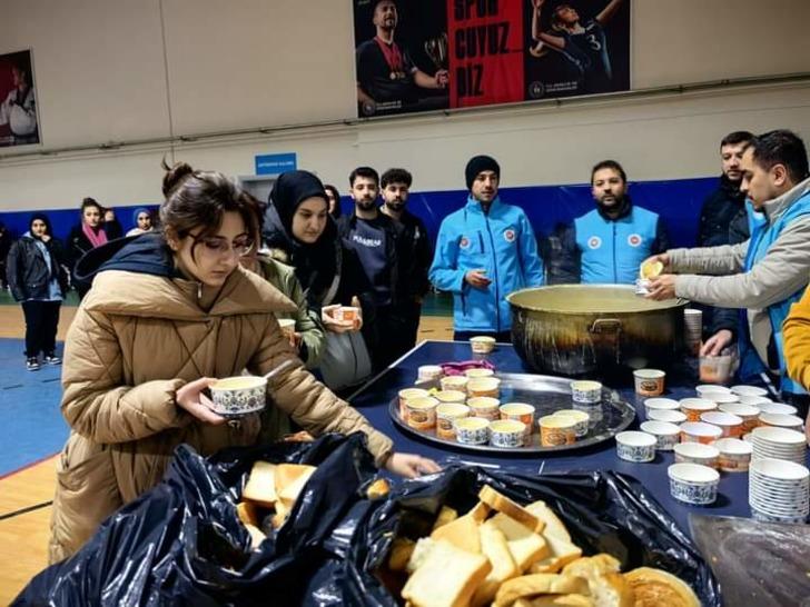 Mahsur kalan 787 vatandaş kurtarılarak misafirhanelere yerleştirildi! 5 çobandan biri hayatını kaybetti: Kent kabusu yaşıyor... 'Zorunlu olmadıkça çıkmayın' G3