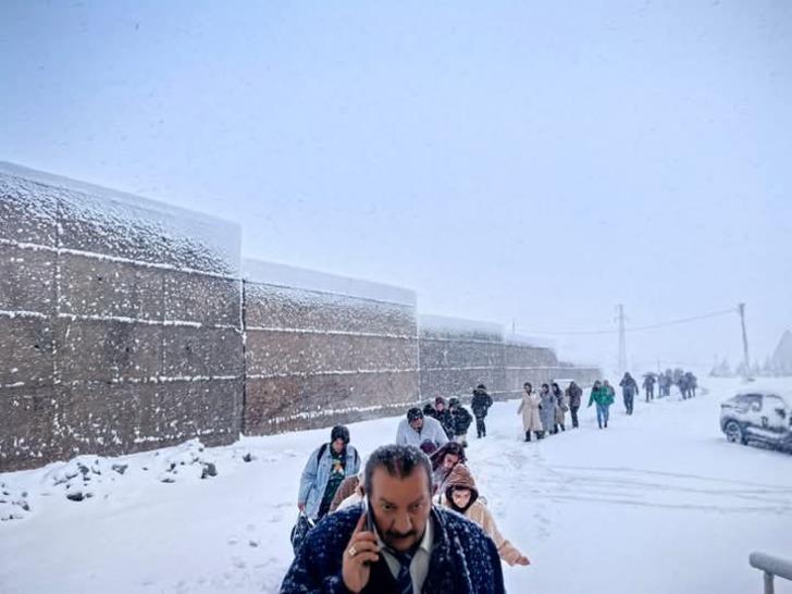 Mahsur kalan 787 vatandaş kurtarılarak misafirhanelere yerleştirildi! 5 çobandan biri hayatını kaybetti: Kent kabusu yaşıyor... 'Zorunlu olmadıkça çıkmayın' G2