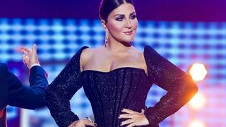 Sibel Can derin göğüs dekoltesiyle sahneye çıktı! Tarzını görenler 'siyah gelinlik' dedi