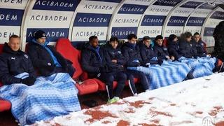 Sivasspor-Kasımpaşa maçı kar yağışı altında oynanmıştı! Yayıncı kuruluş spikerinden soğuk havalar için çok ilginç öneri