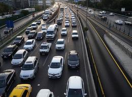 ÖTV artışı sinyali mi? 'Başka türlü mümkün değil' deyip o orana dikkat çekti! ÖTV muafiyetli araçlarda...