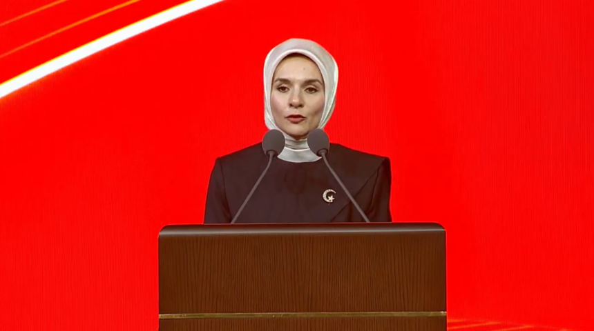 Aile Bakanı G&ouml;ktaş mesajını net verdi: Bug&uuml;n ve her daim şiddetin karşısında biz varız!