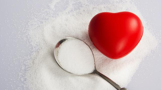 Sofralardan eksik olmuyor... Aşırı tuz tüketimi böbrek ve kalp hastalıkları riskini artırıyor!