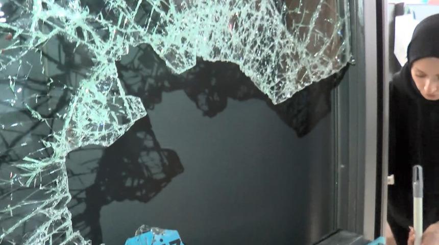 Hırsızlık yaparken yakalandılar! Çalışanlar markete kilitledi