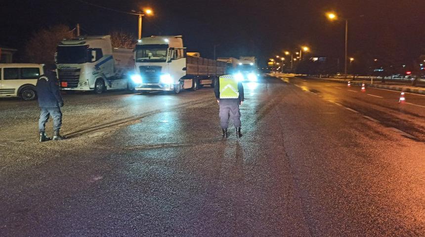 Kar ve tipi nedeniyle Konya-Antalya karayolu kapatıldı