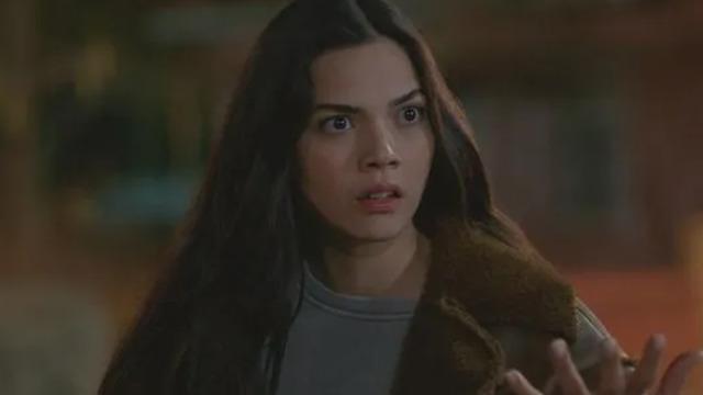 Eylül Liza Kandemir'i hiç böyle görmediniz! Elbisenin üst kısmı olay oldu