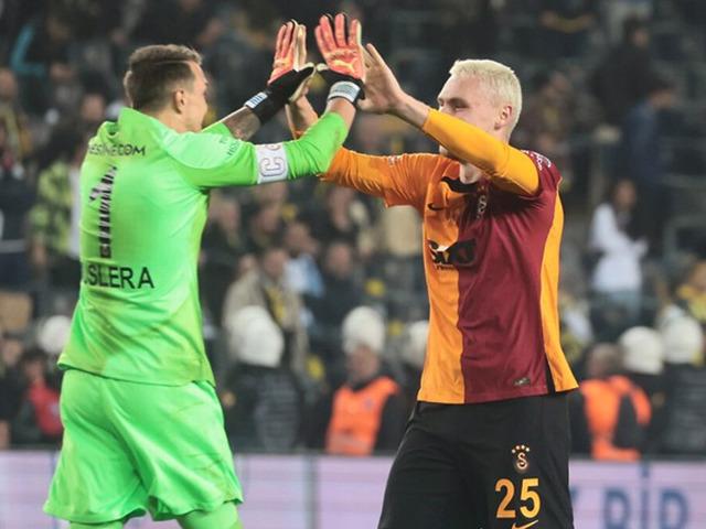 Galatasaray'da devre arasının ilk ayrılığı kesinleşti! Sarı-kırmızılılar Nelsson için bonservisi bile belirledi