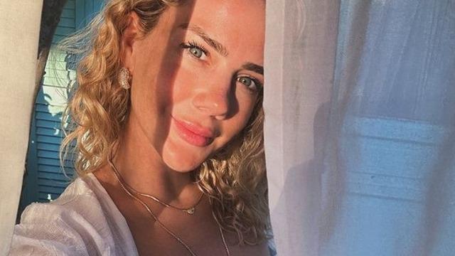 Mutfak Bahane'nin sunucusu Derya Taşbaşı evlendi! Derin dantel yırtmaçlı gelinliği çok beğenildi 