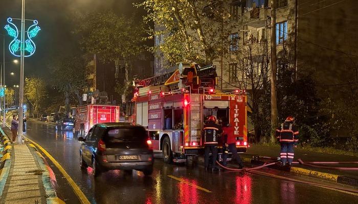 Sakarya'da üç katlı binanın çatısı yangında hasar gördü