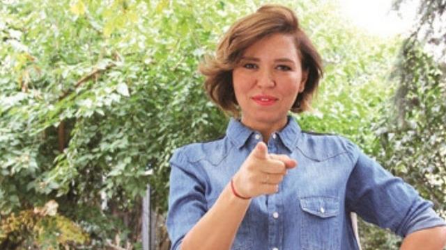 Estetik kurbanı olmuştu! Bir gözünü kaybeden Esin Övet ekrana çıkıp anlattı! '8 ay yalan söyledim' 