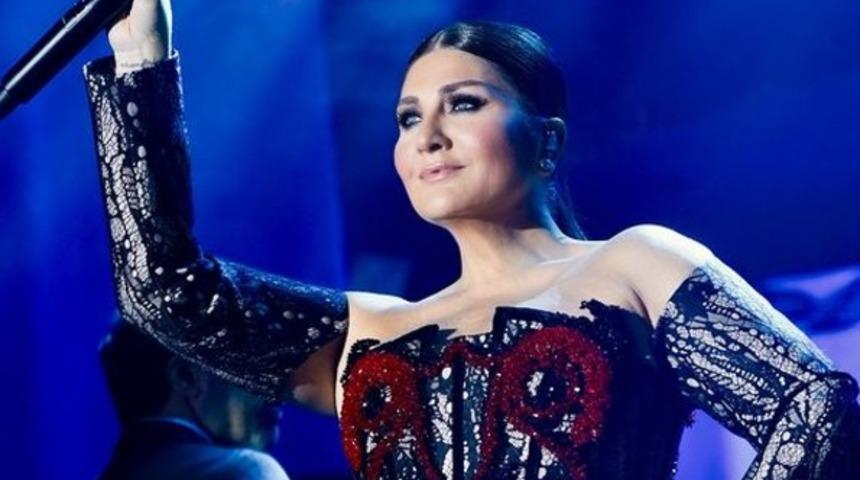 Elbisesi pek beğenilmemiş '2+1 gibi' denmişti! Sibel Can'ın elbisesinin fiyatı da fazla bulundu  