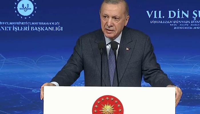 Erdoğan "İslamsız Türklük furyası estiriyorlar" diyerek tepki gösterdi: "Ne yazık ki bazı alimlerimiz..."