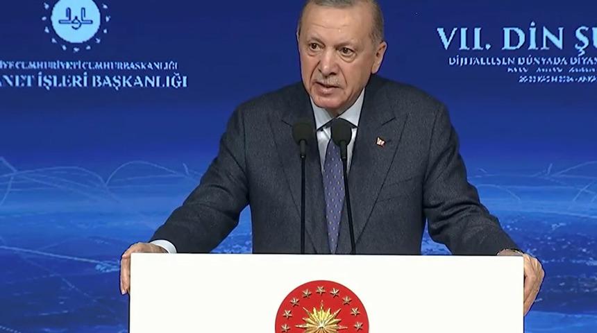 Erdoğan "İslamsız Türklük furyası estiriyorlar" diyerek tepki gösterdi: "Ne yazık ki bazı alimlerimiz..."