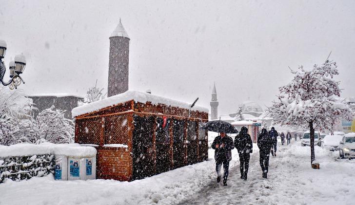 Erzurum dün gece dondu! -17,6 derece ile Türkiye'nin en soğuk yeri Erzurum'un Çat ilçesi oldu... G2