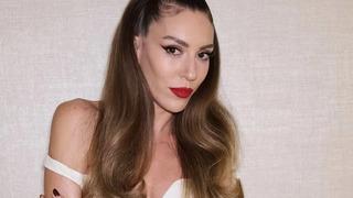 Elle gecesinde son hali gündem oldu! Sinem Kobal'dan makyajsız paylaşım