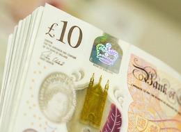 Piyangodan 177 milyon sterlin ikramiye kazandı! Servetiyle ünlü isimleri geride bıraktı