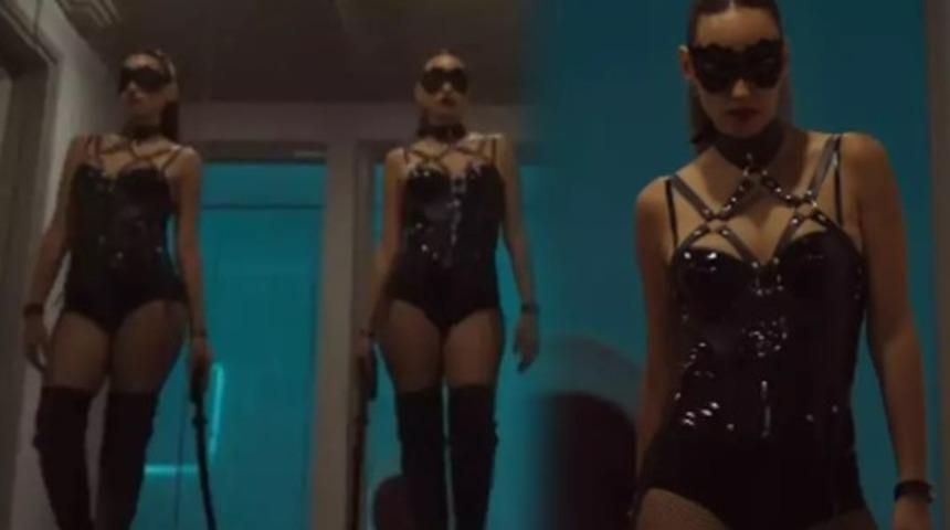 Sahneleri müstehcen bulunmuştu! Seda Bakan yine çok cesur! Tülden elbisesiyle peş peşe paylaştı