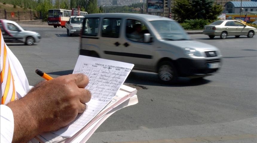 Sürücüler dikkat! Cezalar 2025'le birlikte uçacak: En düşük trafik cezası ne kadar olacak?