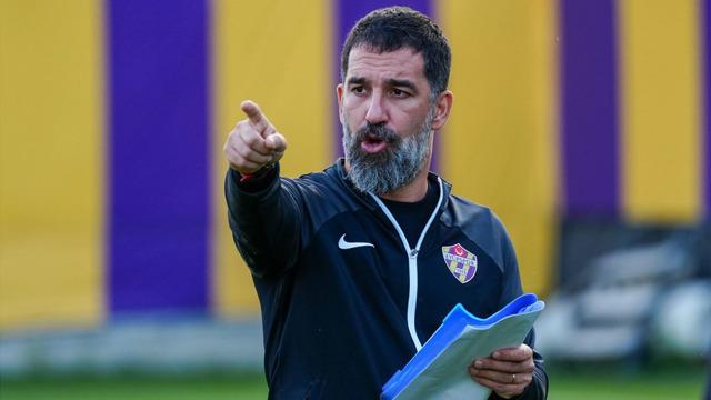 Sezon başında Galatasaray'dan ayrılmıştı... Süper Lig'e resmen geri döndü! 