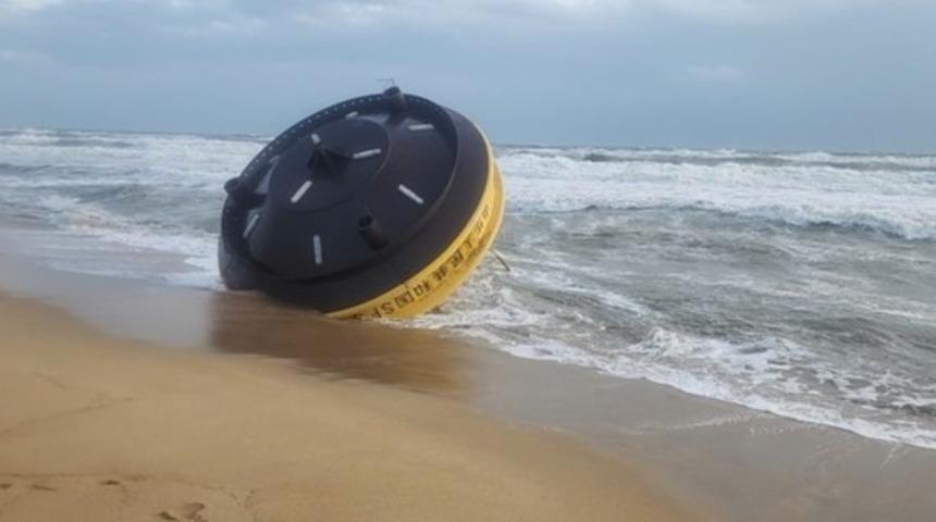 4 metre çapında, 5 metre yüksekliğinde! Kıyıda bulunan gizemli nesne heyecan yarattı... Kimse ne olduğunu anlayamadı