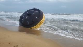 4 metre çapında, 5 metre yüksekliğinde! Kıyıda bulunan gizemli nesne heyecan yarattı... Kimse ne olduğunu anlayamadı