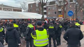 AZ Alkmaar taraftarı, Galatasaraylı taraftarlara saldırdı! Hollanda polisinden coplu müdahale
