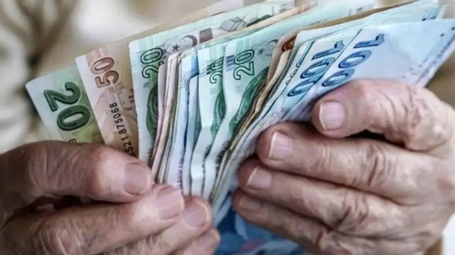 Özgür Erdursun 'Yazık çok yazık' diyerek duyurdu! O değişikliğe dikkat çekti: 'Engelli emeklilik bitecek' 