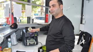 Döviz bürolarına o afişleri astılar! Adana'da da sahte banknot iddiasıyla 50 ve 100 dolar alımını durdurdular