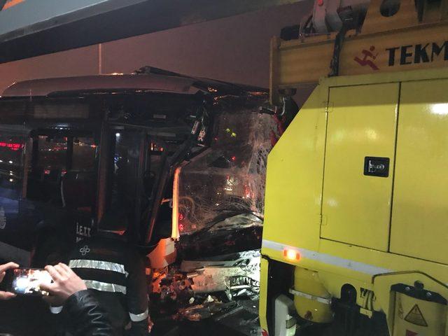 (GENİŞ HABER)Haramidere'de metrobüs kazası; 11 yaralı