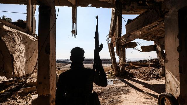 Suriye'de çatışmalar sürüyor! Rejim karşıtı gruplar çok sayıda noktayı ele geçirdi