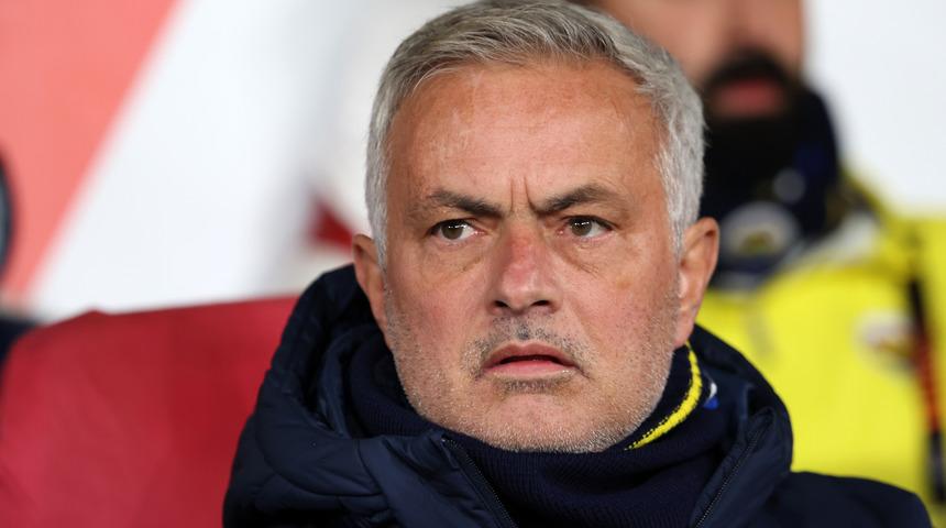 Slavia Prag galibiyetinin ardından Jose Mourinho hakeme yakındı! "Kırmızı kart görmeleri gerekiyordu..."