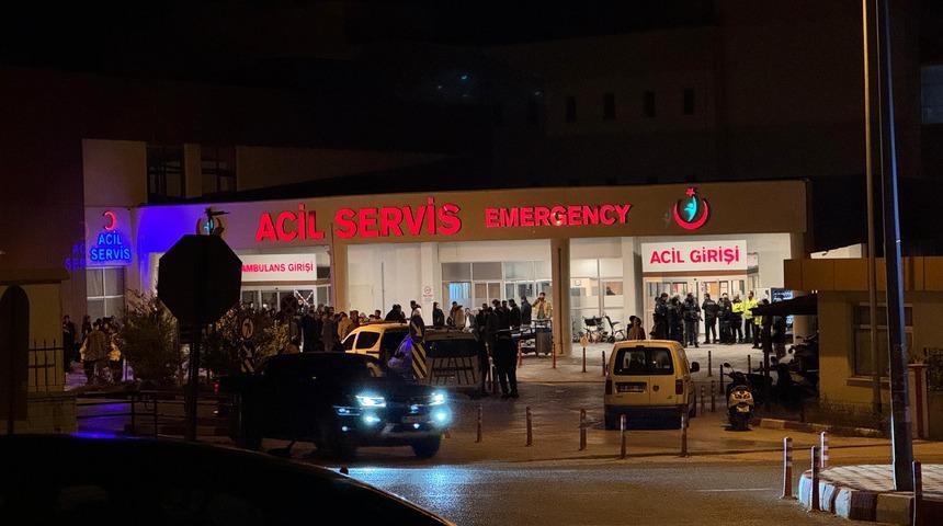 İzmir'de silahlı kavgada 3 kişi &ouml;ld&uuml;, 1 kişi yaralandı