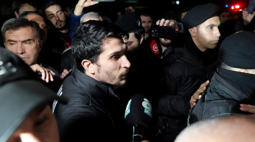 Beşiktaş taraftarı öfkeli! Havalimanında şok protesto... "İsrail takımına nasıl yenilirsiniz?"