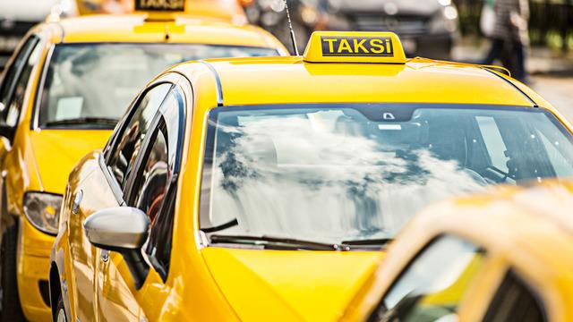 Resmi Gazete'de yayımlandı, taksilerde yeni dönem başladı! Artık zorunlu oldu... En az 1 ay kayıt yapacak!