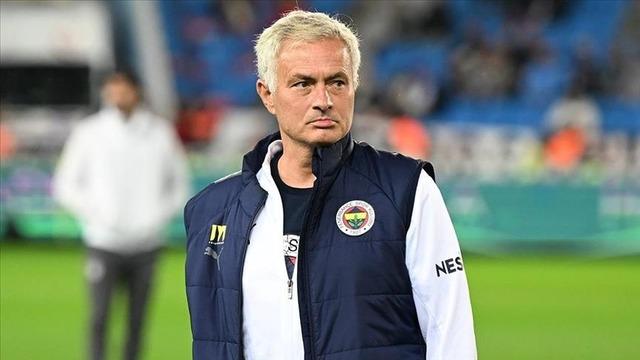 Fenerbahçe Teknik Direktörü Jose Mourinho'dan da paylaşım geldi! Sarı-Lacivertli taraftarlardan beğeni yağmuru