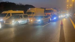 SON DAKİKA | TEM'de trafiği kilitleyen kaza! Esenyurt TEM'de, yakıt tankeri kamyona arkadan çarptı