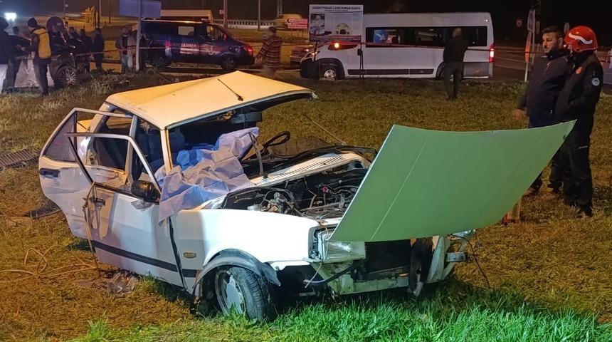 Sakarya'da iki otomobilin çarpıştığı kazada karı koca hayatını kaybetti