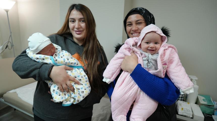 Samsun'da ilgin&ccedil; tesad&uuml;f: Yakın zamanda doğum yapan anne-kız, doktoru bile şaşırttı!
