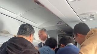 Havada hareketli dakikalar! Tahran-İstanbul uçağında 'Allahu Ekber' diye bağırarak acil çıkış kapısını açmaya çalıştı: Anbean kamerada